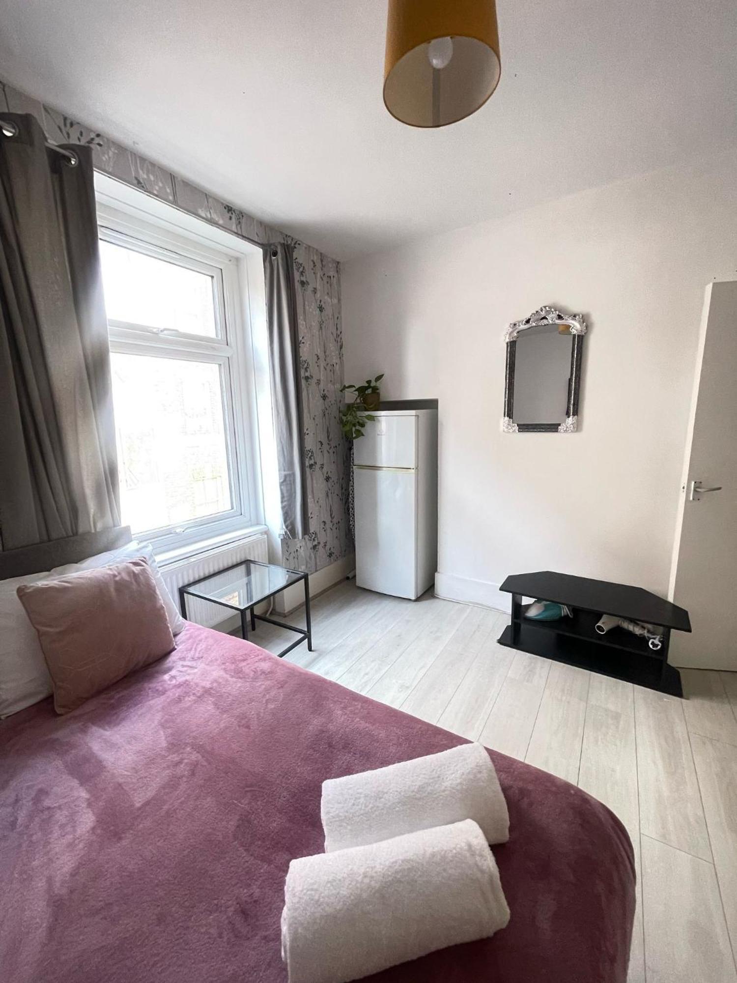 Lovely 2 Bed Flat 2 Floor Miles London Kültér fotó