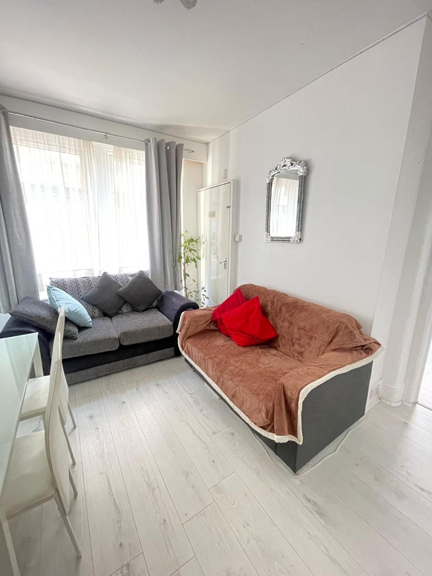 Lovely 2 Bed Flat 2 Floor Miles London Kültér fotó