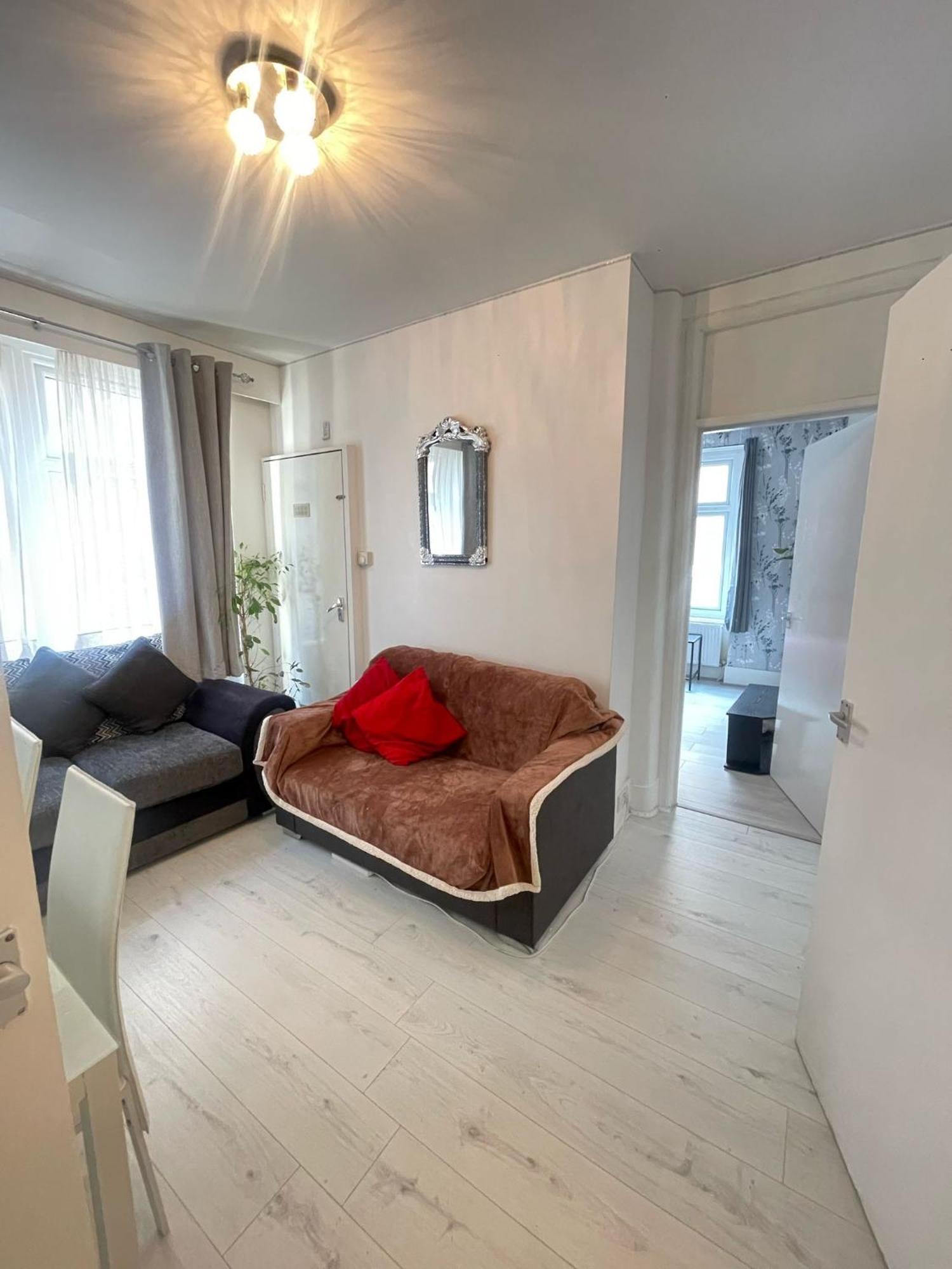 Lovely 2 Bed Flat 2 Floor Miles London Kültér fotó