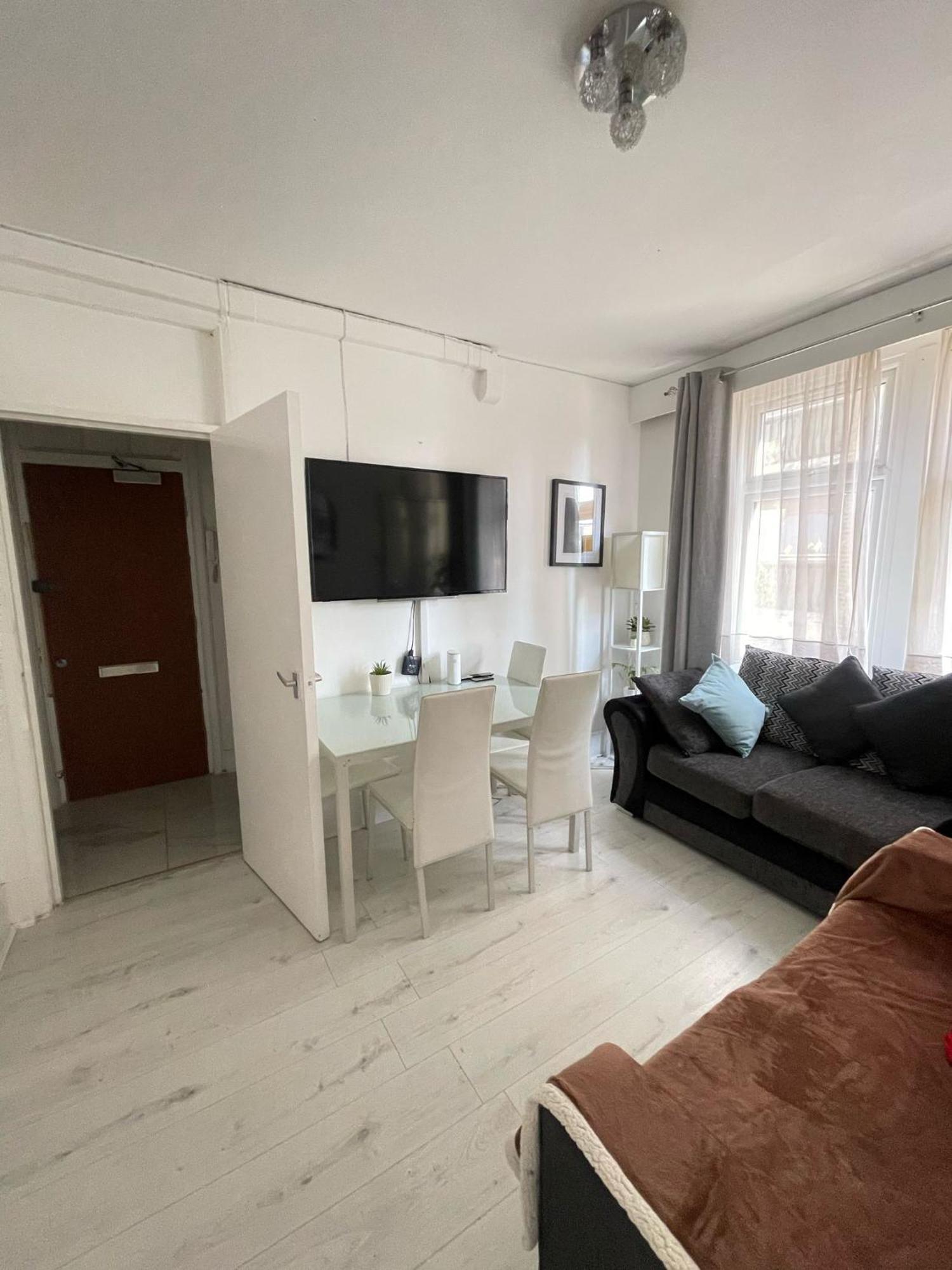 Lovely 2 Bed Flat 2 Floor Miles London Kültér fotó